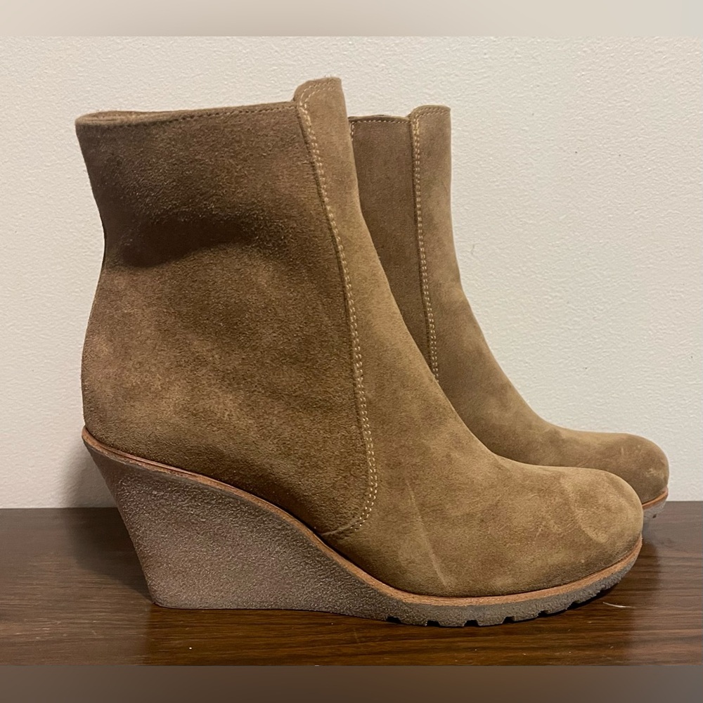 La CANADIENNE Brown Suede Wedge Boots